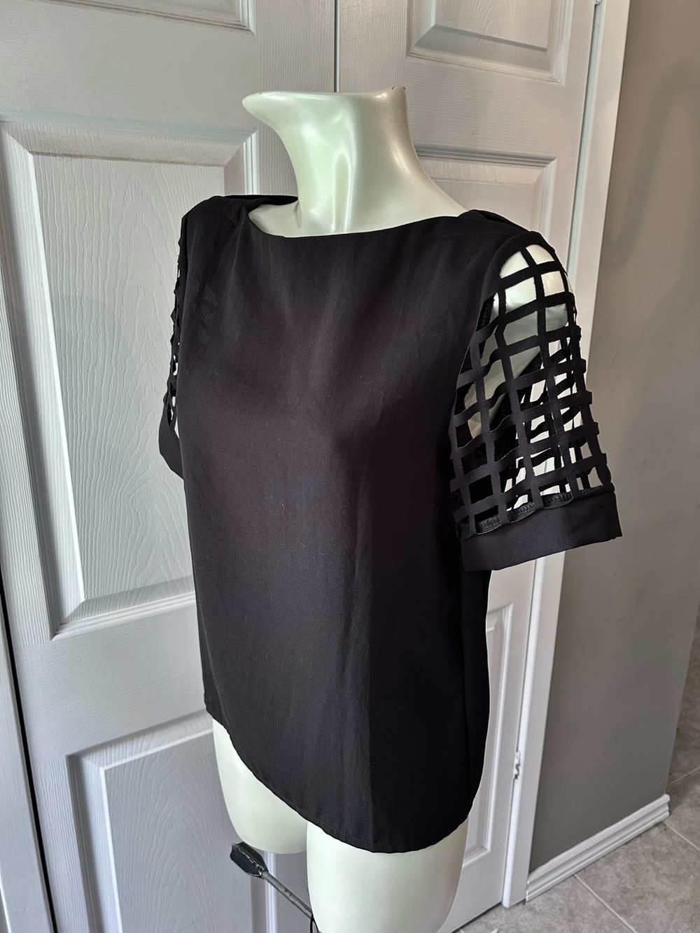 🕷️Structured Sheer-Sleeved Shirt